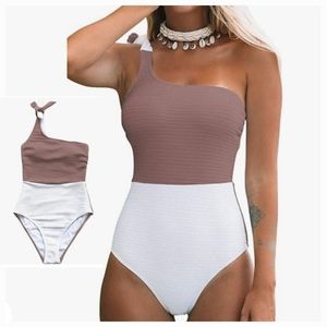 NWT Cupshe colorblock, one shoulder one piece swimsuit. Sz XLG. Brown/white